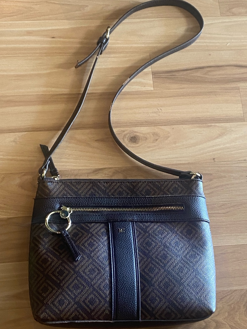 Liz Claiborne Pre-Loved Brown Crossbody Bag. One of my FAV non luxe bags!